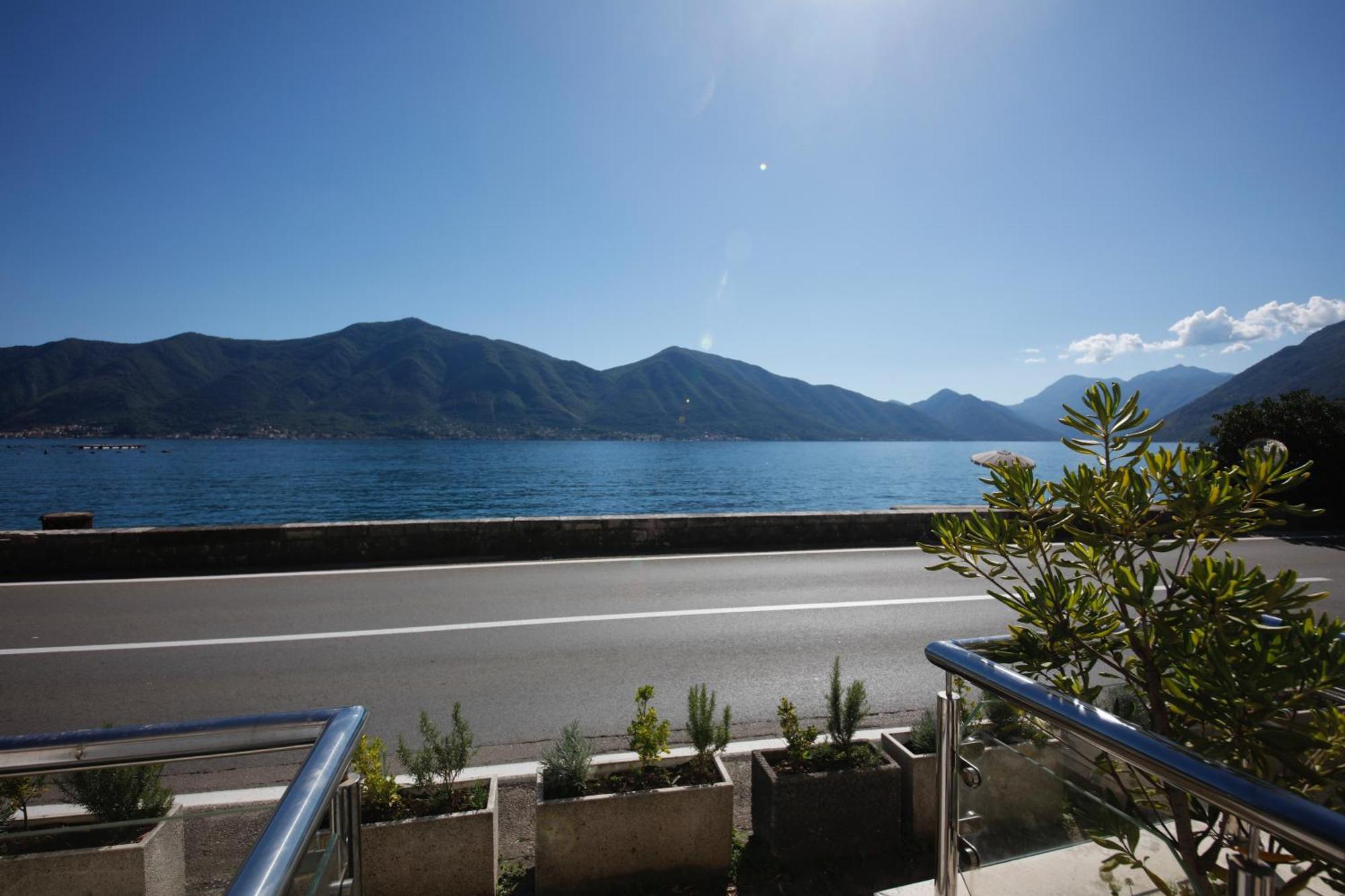 Waterfront Apartments 科托尔 外观 照片